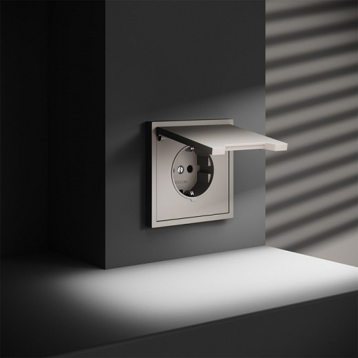 Розетка с заземлением и со шторкой, без рамки с крышкой Voltum S70 VLS040303