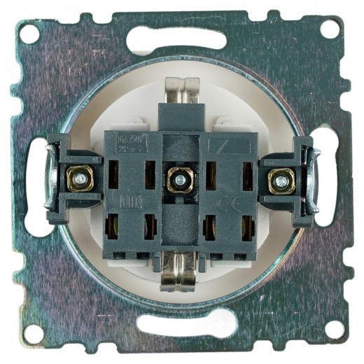 Розетка с заземлением и со шторкой, без рамки Stekker Катрин 39304