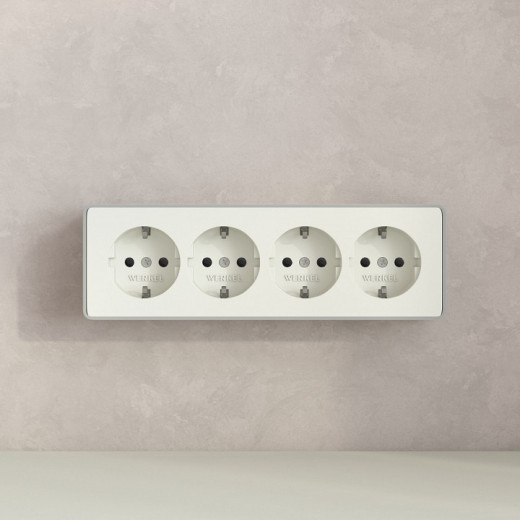 Розетка четверная с заземлением и со шторками Werkel Gallant W5072204