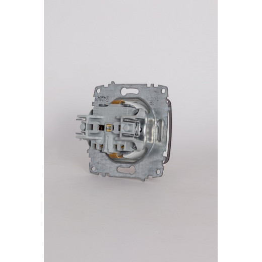 Розетка с заземлением с крышкой, без рамки Elbi Eleсtriс Jazz 607-010200-218