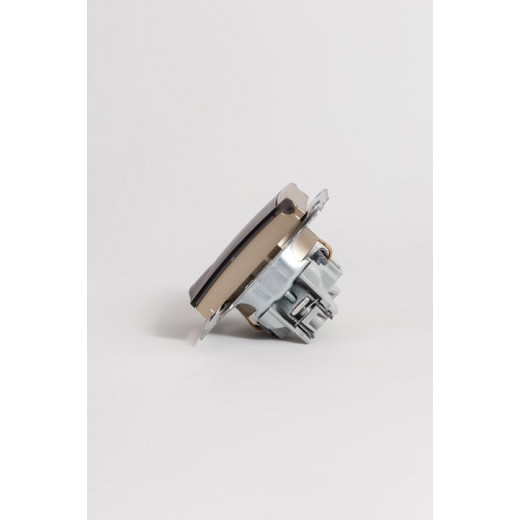 Розетка с заземлением с крышкой, без рамки Elbi Eleсtriс Zena Vega 609-011400-218