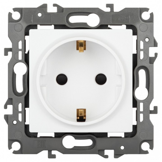 Розетка с заземлением и со шторкой, без рамки Эра Эра 12 12-2102-01М