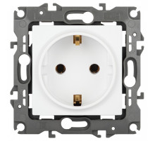 Розетка с заземлением и со шторкой, без рамки Эра Эра 12 12-2101-01М