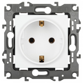 Розетка с заземлением и со шторкой, без рамки Эра Эра 12 12-2101-01М