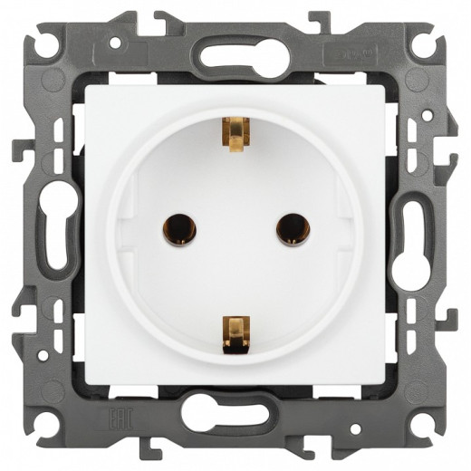 Розетка с заземлением и со шторкой, без рамки Эра Эра 12 12-2101-01М