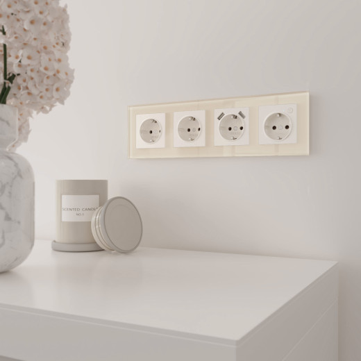 Рамка из стекла на 4 поста Favorit молочный W0041141