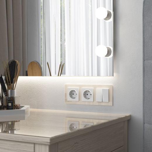 Рамка из стекла на 3 поста Favorit молочный W0031141