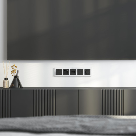 Рамка из стекла на 5 постов Favorit белый W0051101