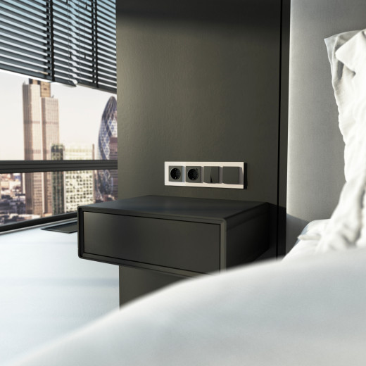 Рамка из стекла на 4 поста Favorit дымчатый W0041117