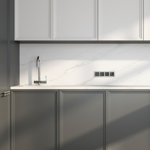 Рамка из стекла на 4 поста Favorit дымчатый W0041117