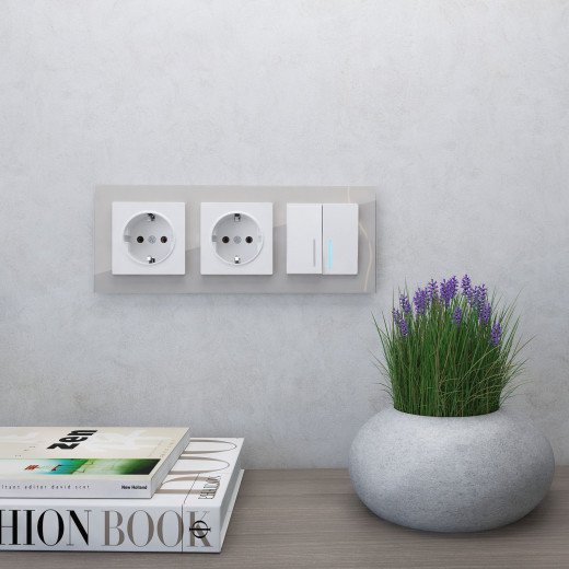 Рамка из стекла на 3 поста Favorit дымчатый W0031117