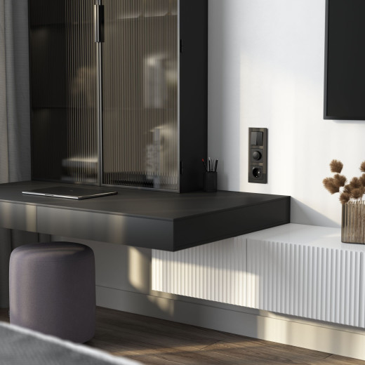 Рамка из стекла на 3 поста Favorit черный W0031108