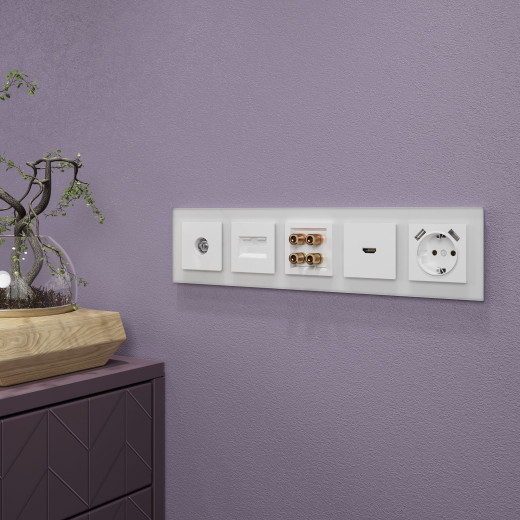 Рамка из стекла на 5 постов Favorit белый матовый W0051105