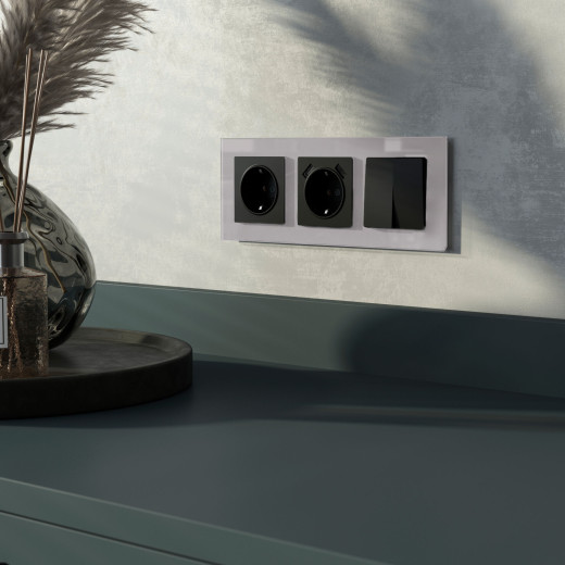 Рамка из стекла на 3 поста Favorit серый W0031115