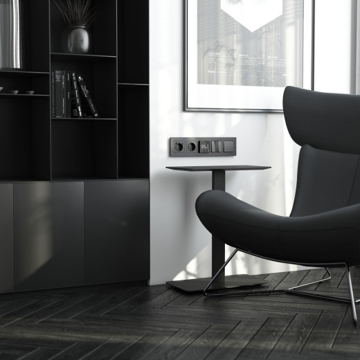 Рамка из металла на 5 постов AluMax черный алюминий W0053508