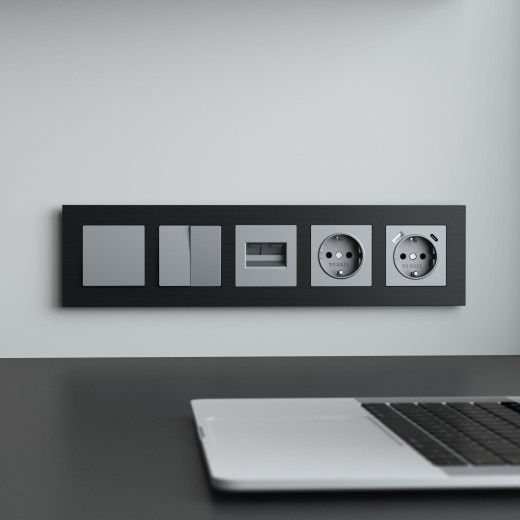 Рамка из металла на 5 постов AluMax черный алюминий W0053508