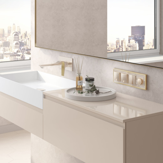 Рамка из металла на 4 поста Baguette айвори/латунь W0042851