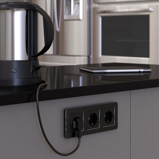 Рамка из металла на 3 поста Platinum черный алюминий W0032608