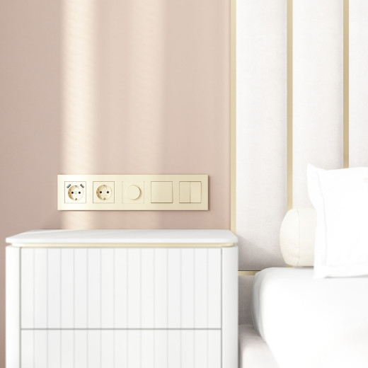 W0052911/ Рамка на 5 постов Slab (шампань софт) W0052911