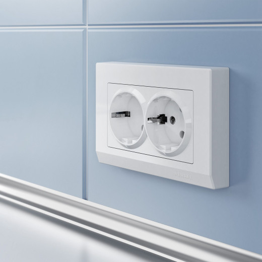 Рамка из поликарбоната для двойной розетки Stark белый W0081801