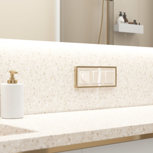 Розетка влагозащ. с зазем. с защит. крышкой и шторками (айвори акрил) W1171243