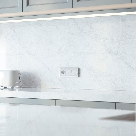 Выключатель одноклавишный проходной с подсветкой (белый) W1112101