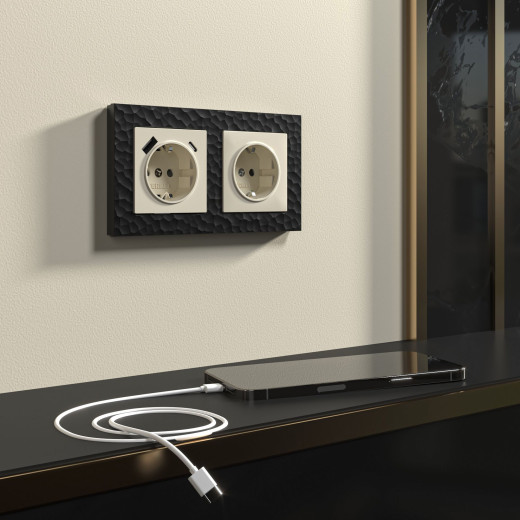 Розетка с заземлением, шторками и USB тип A+C (слоновая кость) W1171703