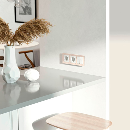 Розетка с заземлением (Hammer белый) W1271001