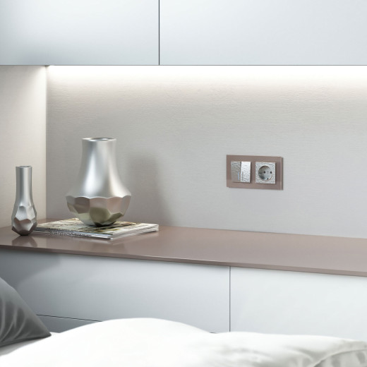 Розетка с заземлением (Hammaer серебряный) W1271006