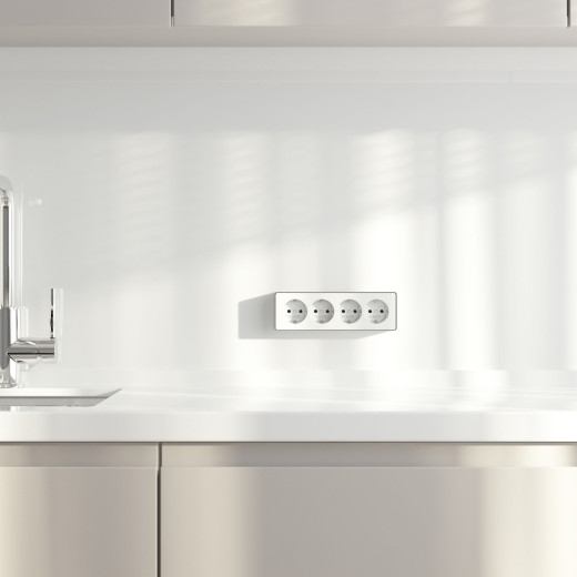 Розетка четверная с заземлением и шторками Gallant белая W5072210