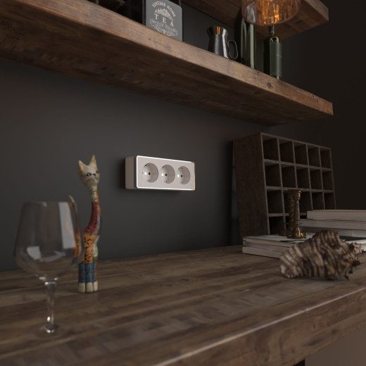 Розетка тройная с заземлением и шторками Gallant белая W5073101