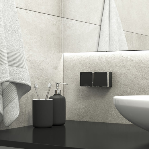 Розетка влагозащ. с зазем. с защит. крышкой и шторками Gallant черный/хром W5071235